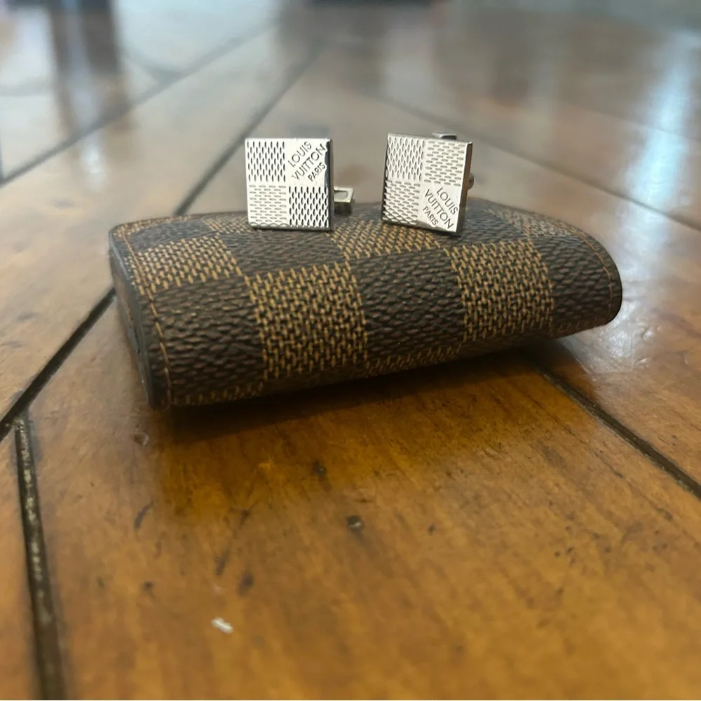Louis Vuitton Mens handcuff links with case - Picture 5 of 7